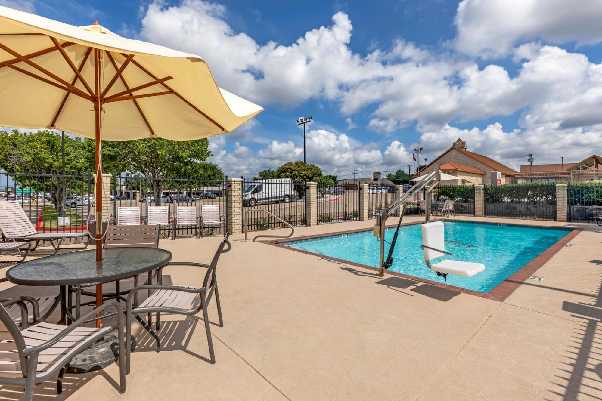 Best Western Plus Lake Worth Exterior foto